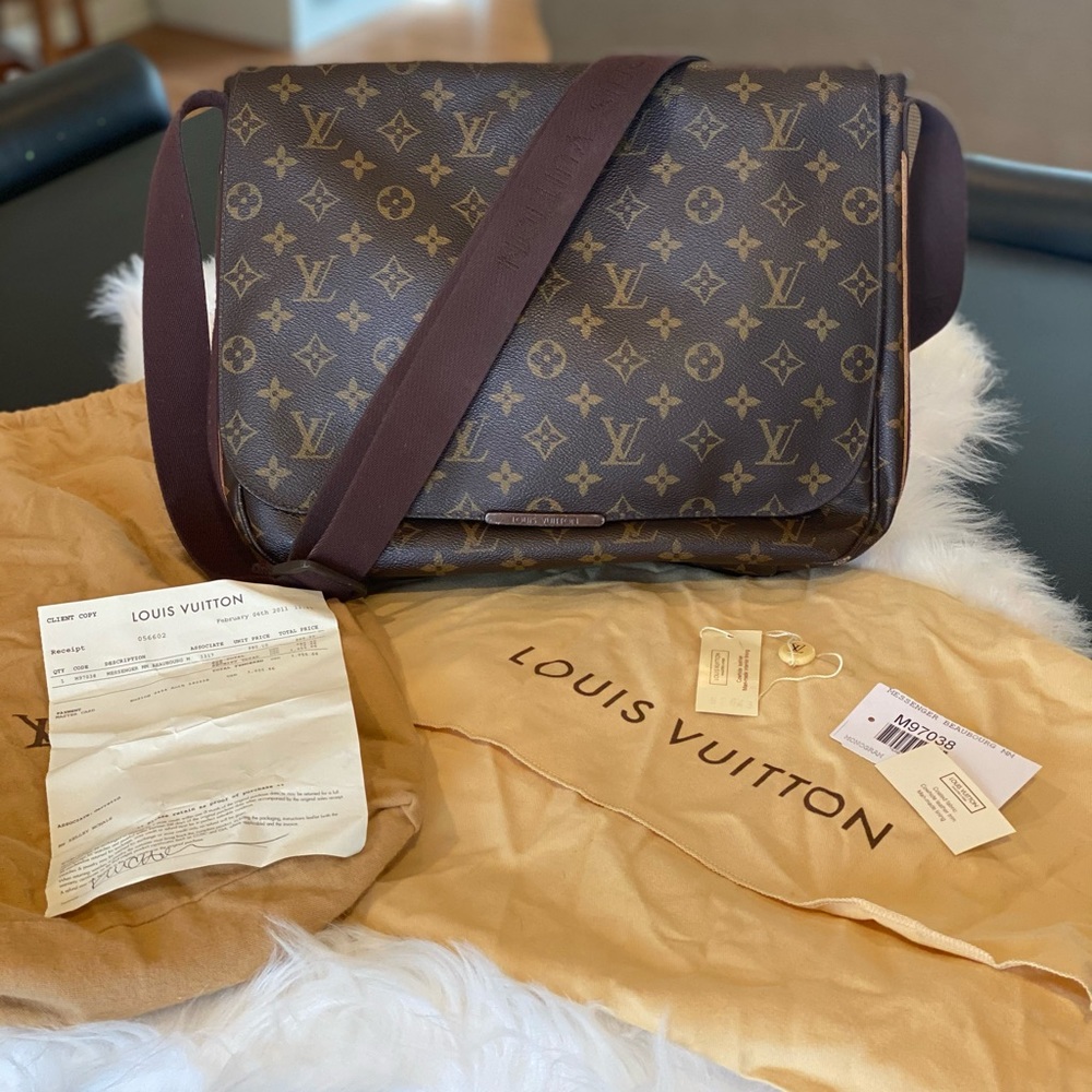 *WEEKEND SALE* LOUIS VUITTON Messenger Bag
